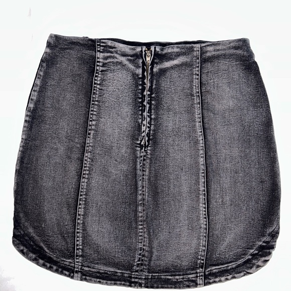 Denim Mini Skirt! - Picture 6 of 6